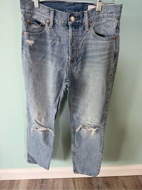 Gap 90’s Straight High Rise Light Blue Distressed Women’s Jeans Size 28/6